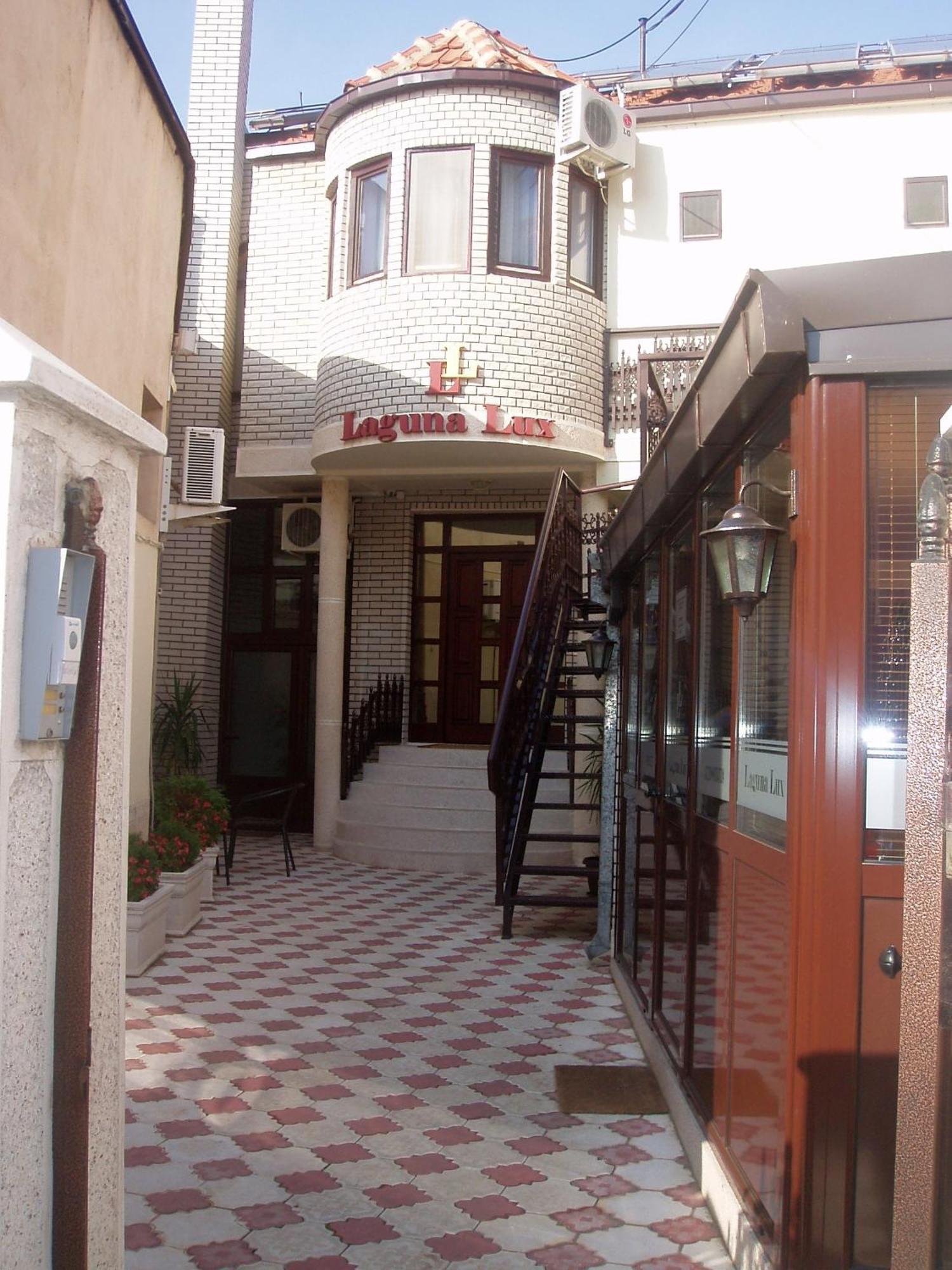 Garni Hotel Laguna Lux Ni Dış mekan fotoğraf